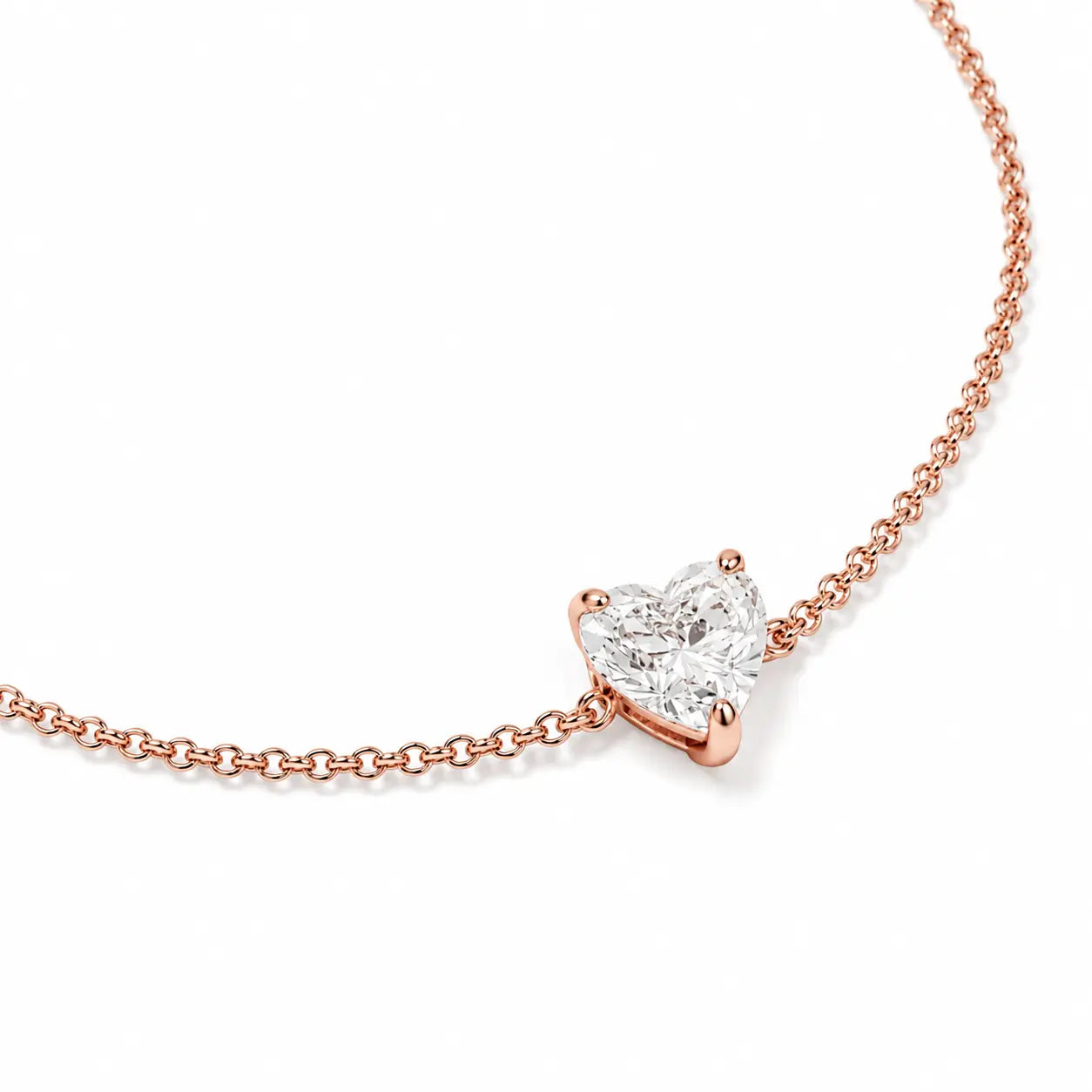 Vue détaillée du bracelet AMORA en or rose 18 carats avec diamant taille cœur