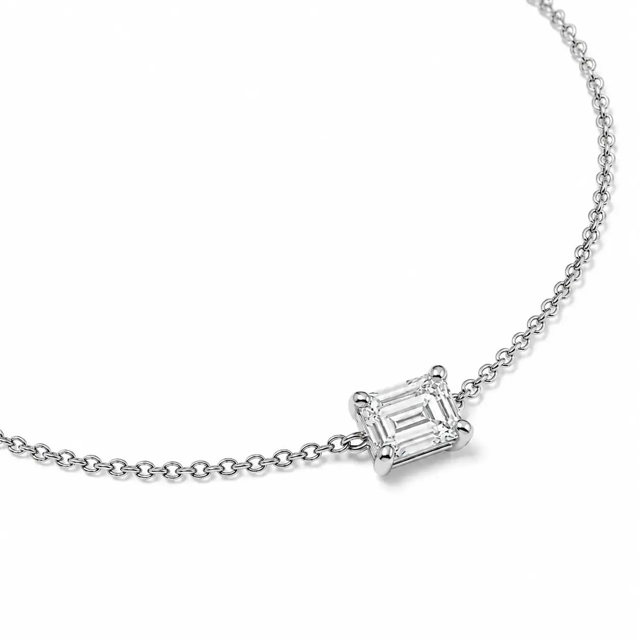 Détail du bracelet Éclat Émeraude en or blanc 18 carats avec diamant taille émeraude