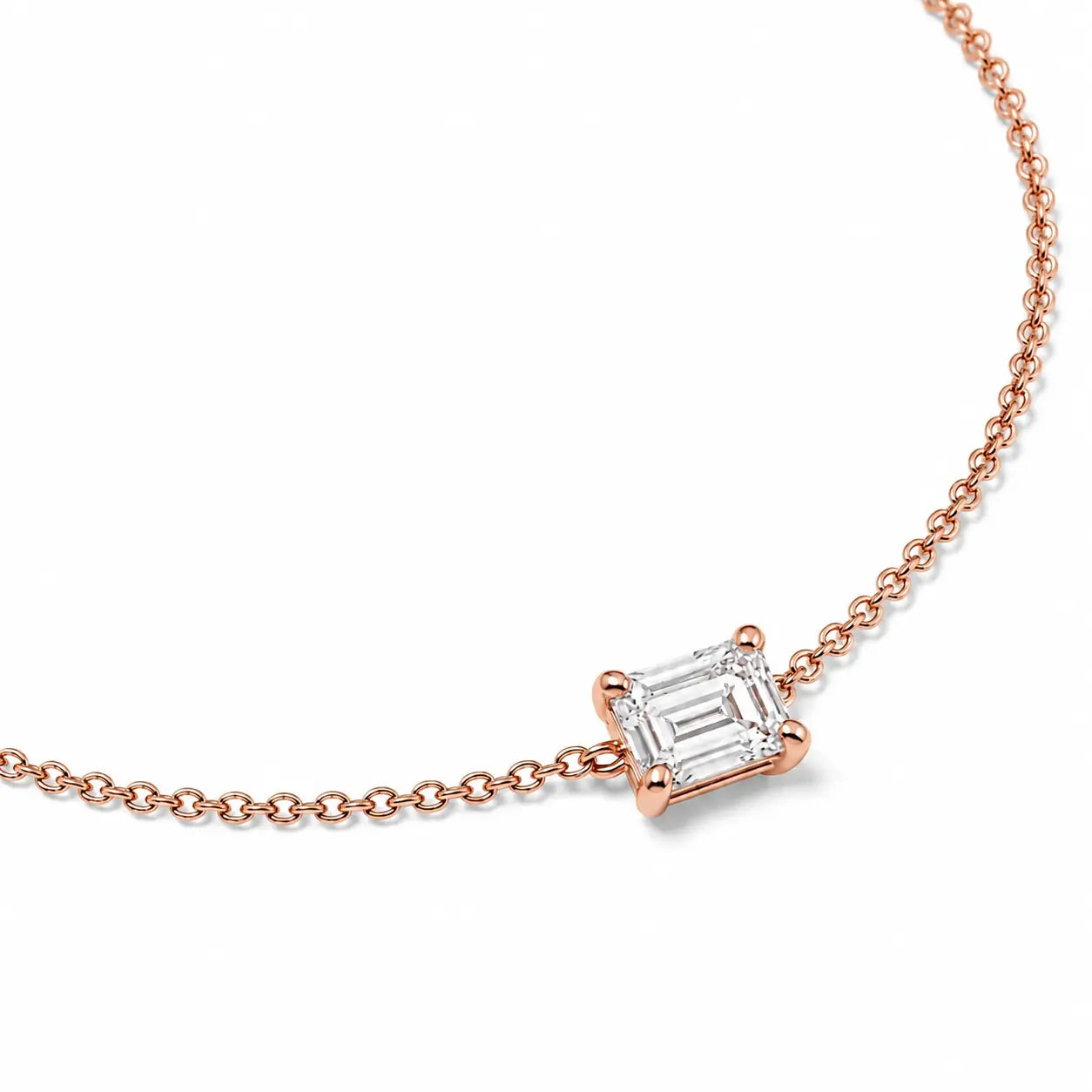 Détail du bracelet Éclat Émeraude en or rose 18 carats avec diamant taille émeraude