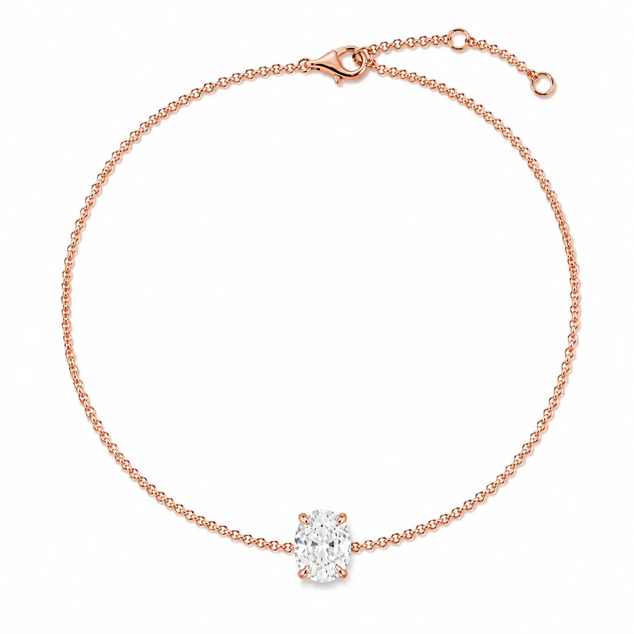 Vue complète du bracelet ORIANA en or rose 18 carats, sublimé par un diamant taille ovale serti de quatre griffes sur une chaîne fine et délicate.