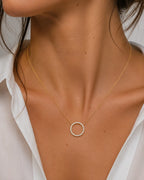 Collier pavé de diamants en forme de cercle