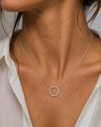 Collier pavé de diamants en forme de cercle