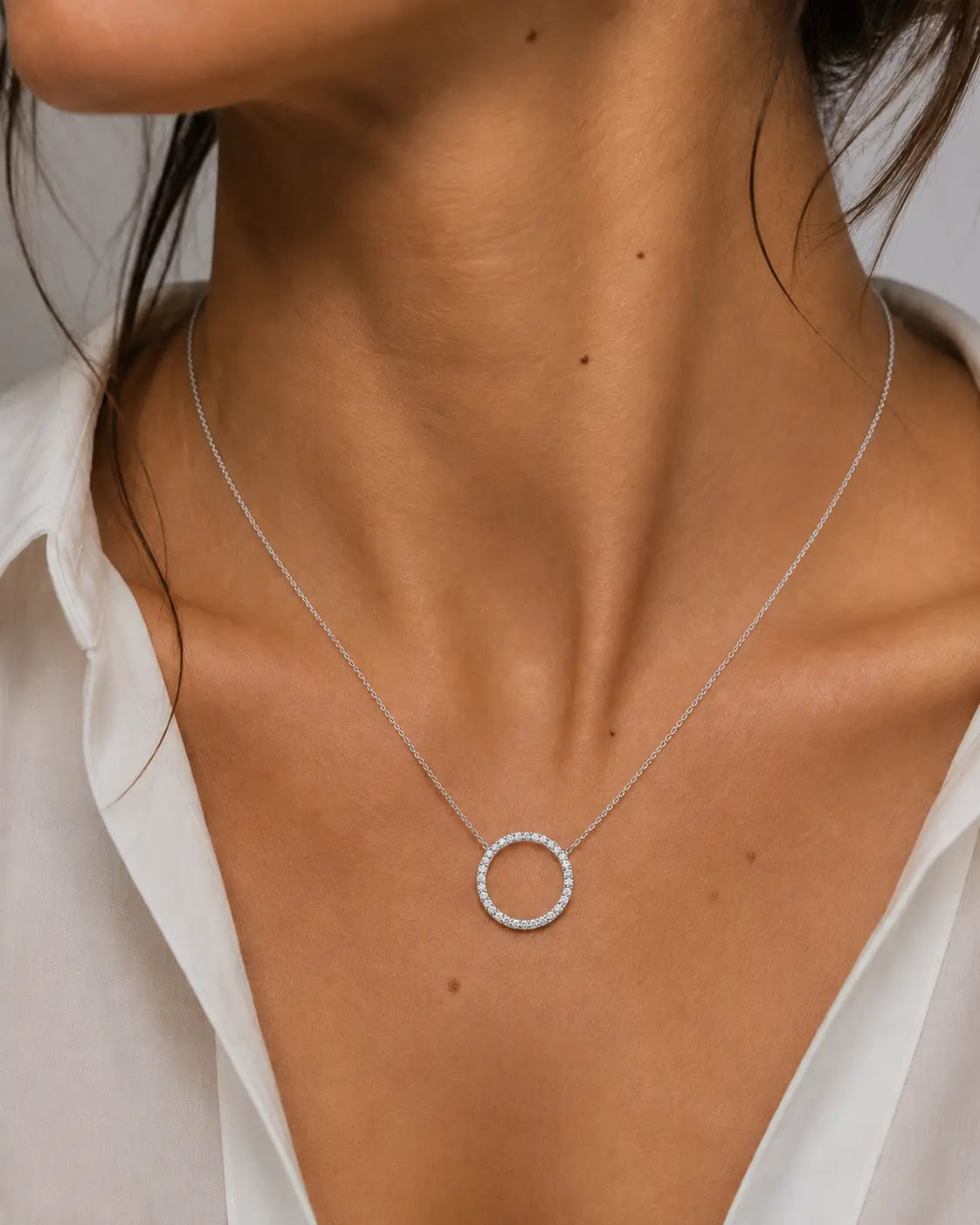 Collier pavé de diamants en forme de cercle