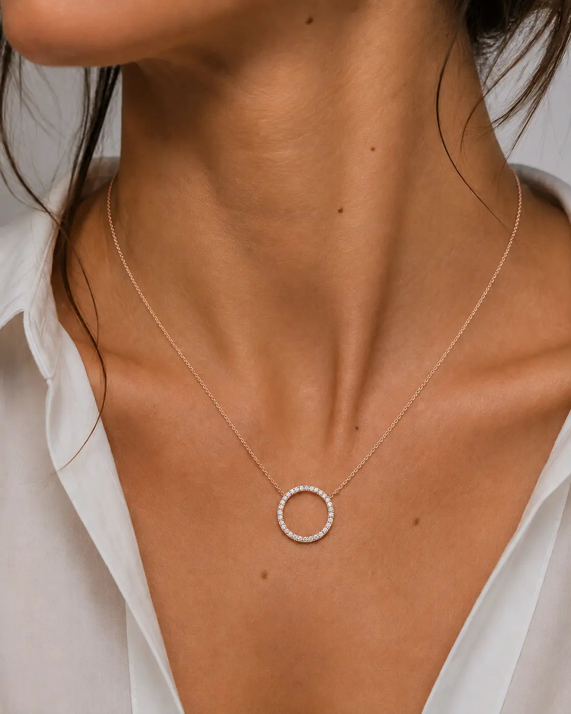 Collier pavé de diamants en forme de cercle
