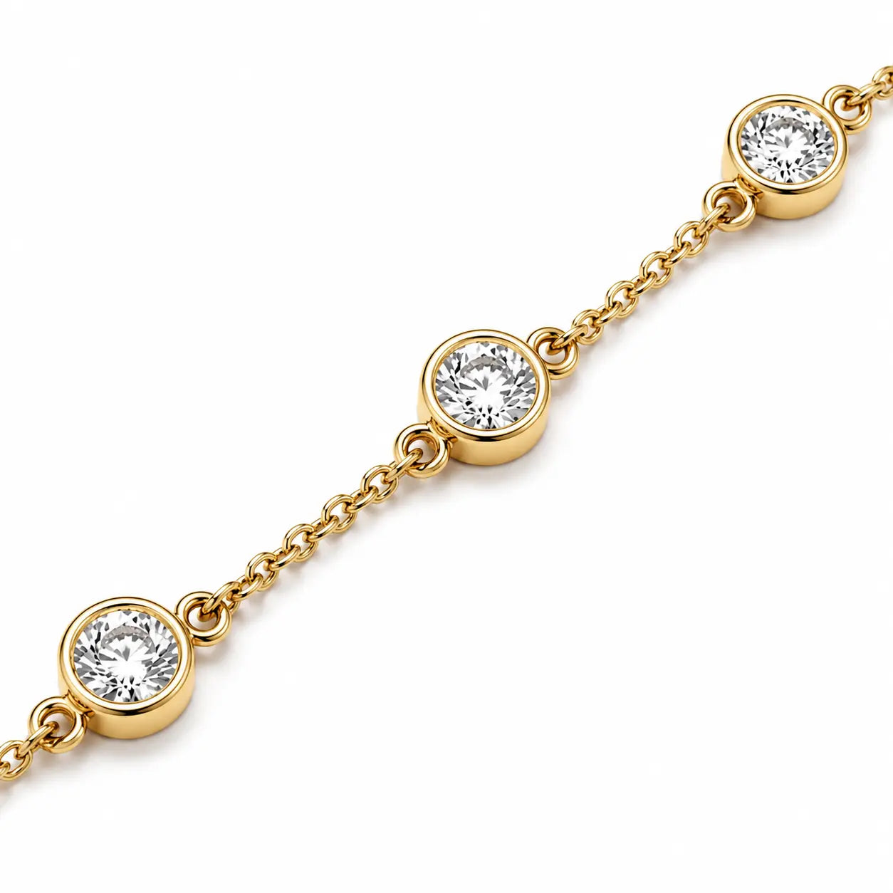 Détail des diamants ronds sertis clos du bracelet Éclat en or jaune