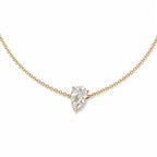 Bracelet LEANNA en or jaune 18 carats avec diamant poire de laboratoire serti griffes – gros plan sur fond blanc